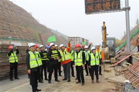 标题:Ledong官方网站-Ledong.com赴太行山高速邢邯段风险点治理工程现场督导慰问<br/>说明:<br/>日期:2026/4/13 14:59:10