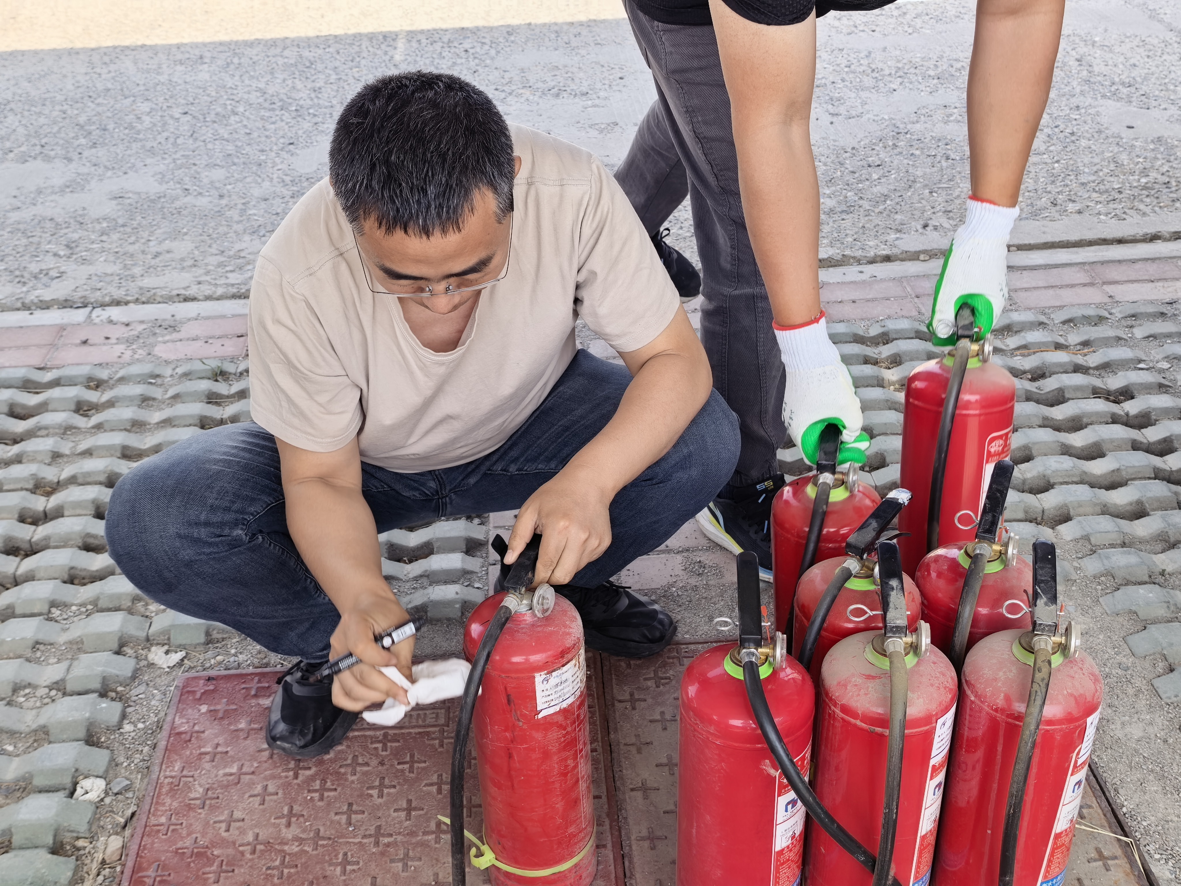 D:\1.安全资料\1.安全标准化\12.应急管理\灭火器维保\2026年5月\微信图片_20260509094704_64_240.jpg